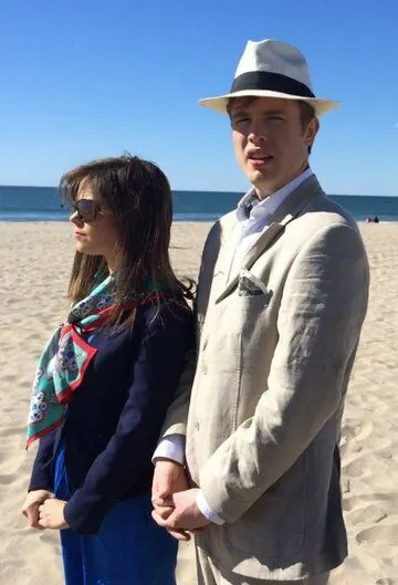 Постер: Почти королевская семья / Almost Royal (2014)