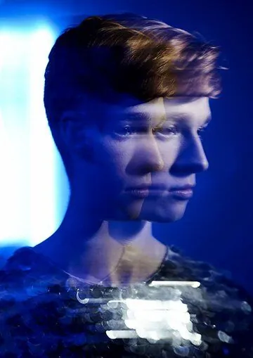 Постер: Блестки в голубой комнате / Sequin in a Blue Room (2019)